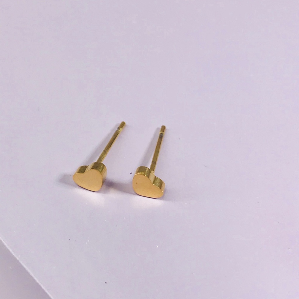 🆑 Gold Heart Studs - Picture 2 of 4
